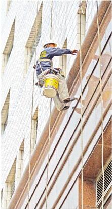 国内高空“蜘蛛人”安全事故频发 急需推广IRATA 国内高空“蜘蛛人”安全事故频发 急需推广IRATA